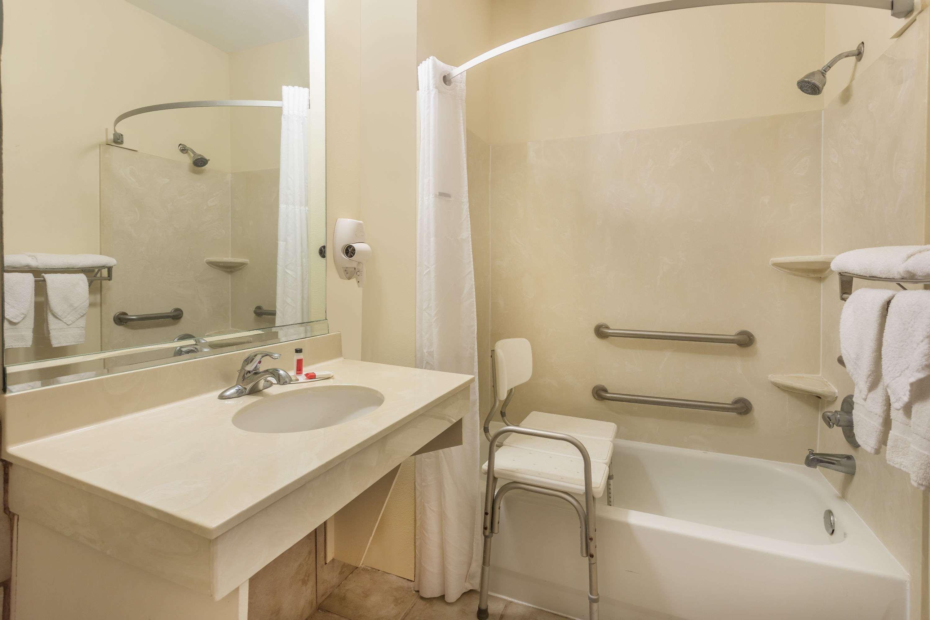 Motel Super 8 By Wyndham Duson Lafayette West Area Esterno foto